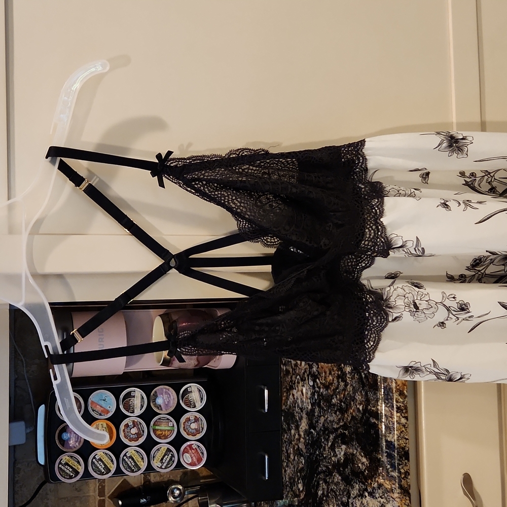 Cacique Chemise Nightgown Black & White Floral Lace Size 14/16
